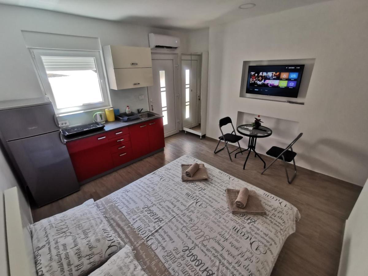 Twins Apartment Pula Bagian luar foto