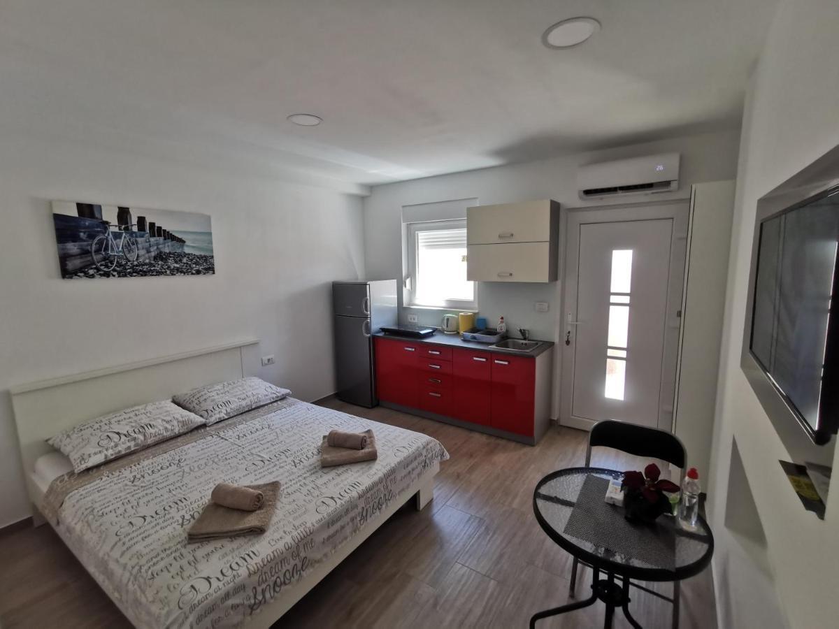 Twins Apartment Pula Bagian luar foto